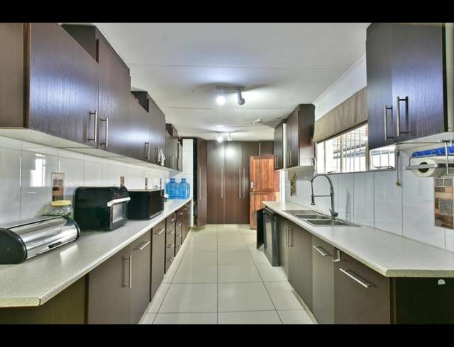 4 BEDROOM HOUSE FOR SALE IN BROMHOF